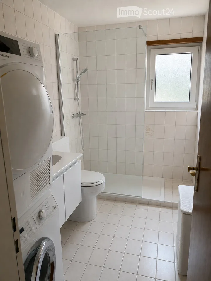 Gepflegte 3.5-Zimmer-Wohnung mit verglastem Balkon und Garage in Oberbipp – Foto 7 von 8