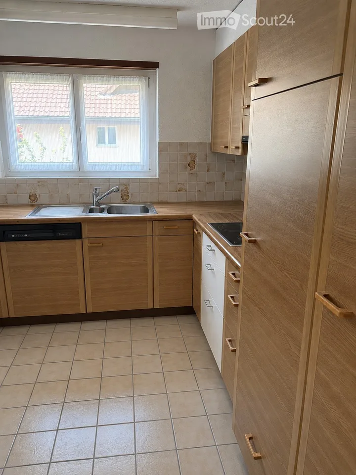 Gepflegte 3.5-Zimmer-Wohnung mit verglastem Balkon und Garage in Oberbipp – Foto 6 von 8