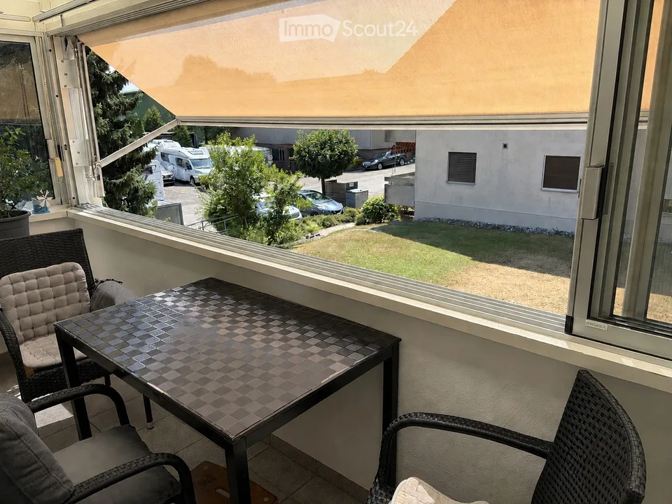Gepflegte 3.5-Zimmer-Wohnung mit verglastem Balkon und Garage in Oberbipp – Foto 8 von 8