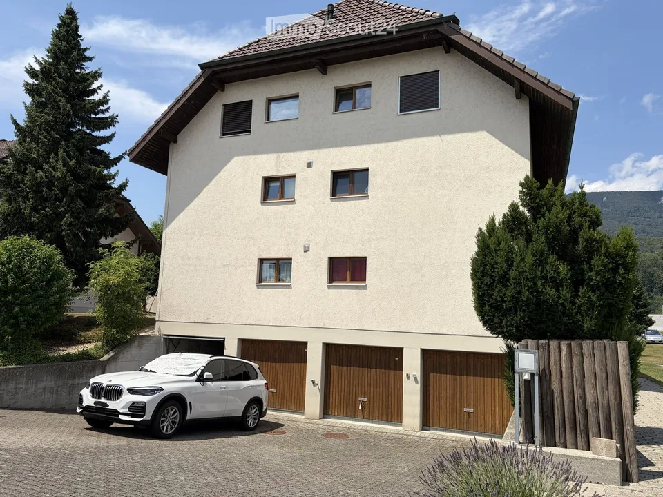 Gepflegte 3.5-Zimmer-Wohnung mit verglastem Balkon und Garage in Oberbipp – Foto 2 von 8