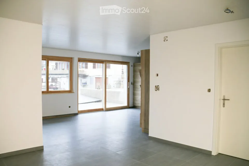 Wohnung mit 2.5 Zimmern (82 m2) im Erdgeschoss – Foto 2 von 5