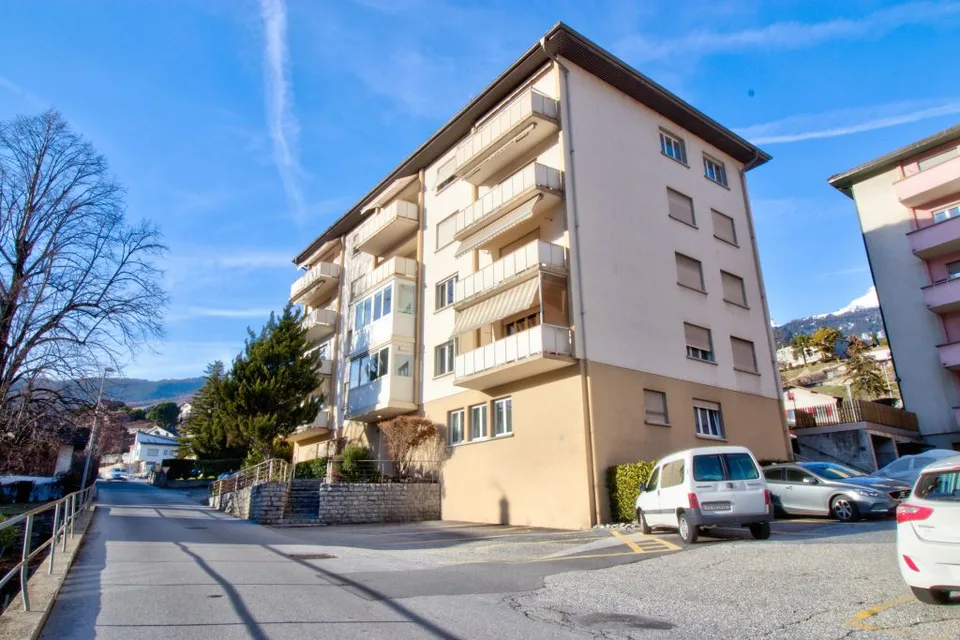 Sehr großes möbliertes Studio mit privater Parkplatz – Foto 10 von 10