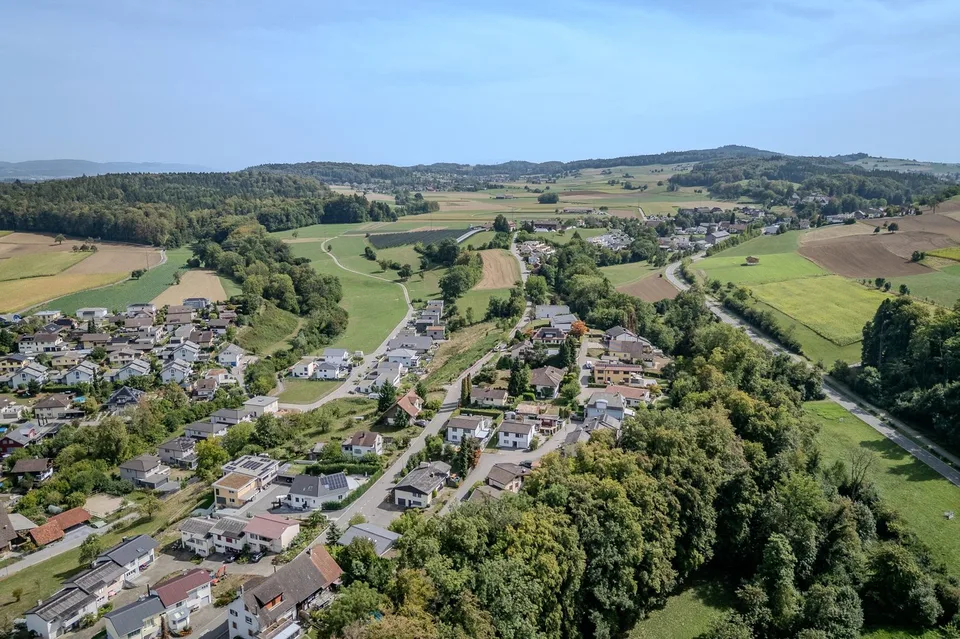 Charmantes Eigenheim in beschaulichem Quartier – Foto 2 von 16