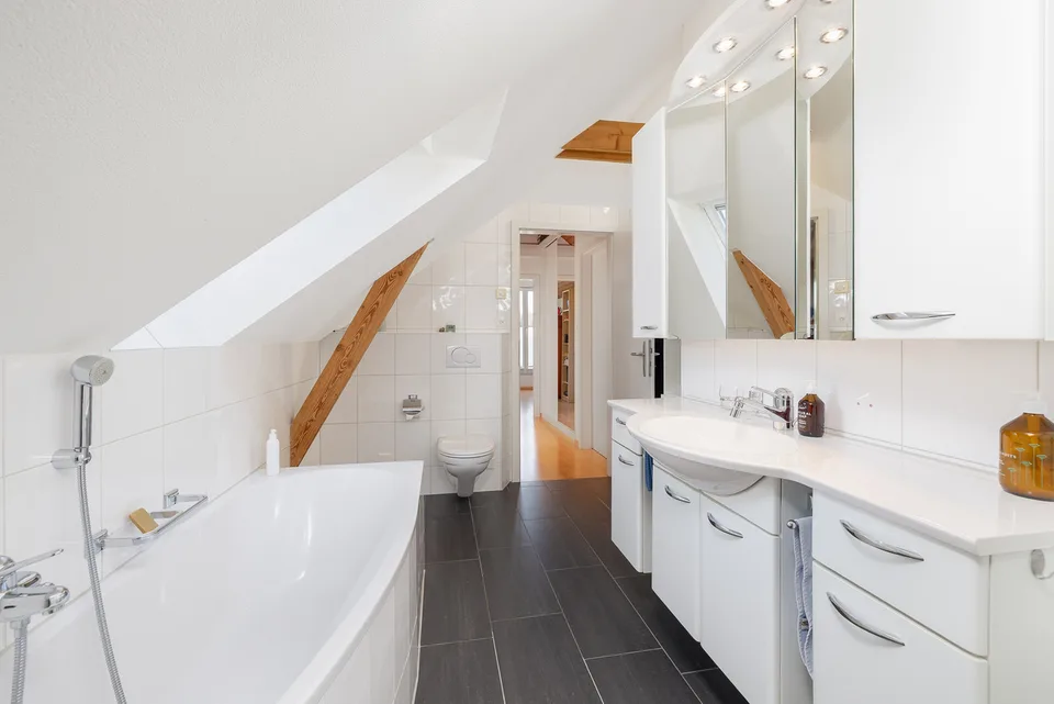 Exklusives Einfamilienhaus mit Pool und Garten – photo 8 sur 13