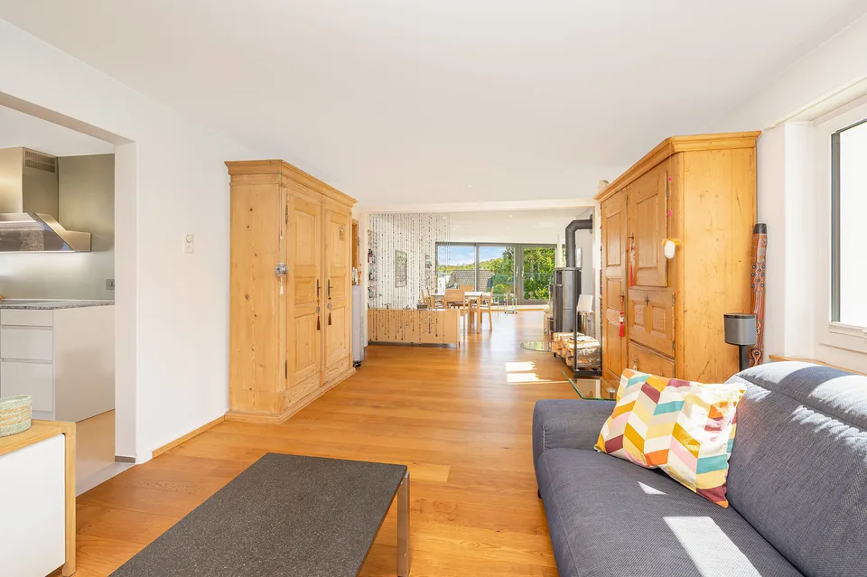 Exklusives Einfamilienhaus mit Pool und Garten – photo 4 sur 13