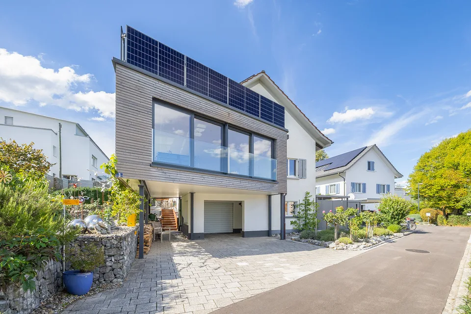 Exklusives Einfamilienhaus mit Pool und Garten – photo 2 sur 13