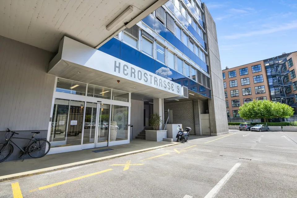 Helle und grosszügige Gewerbe-/Bürofläche an zentraler Lage – Foto 2 von 7