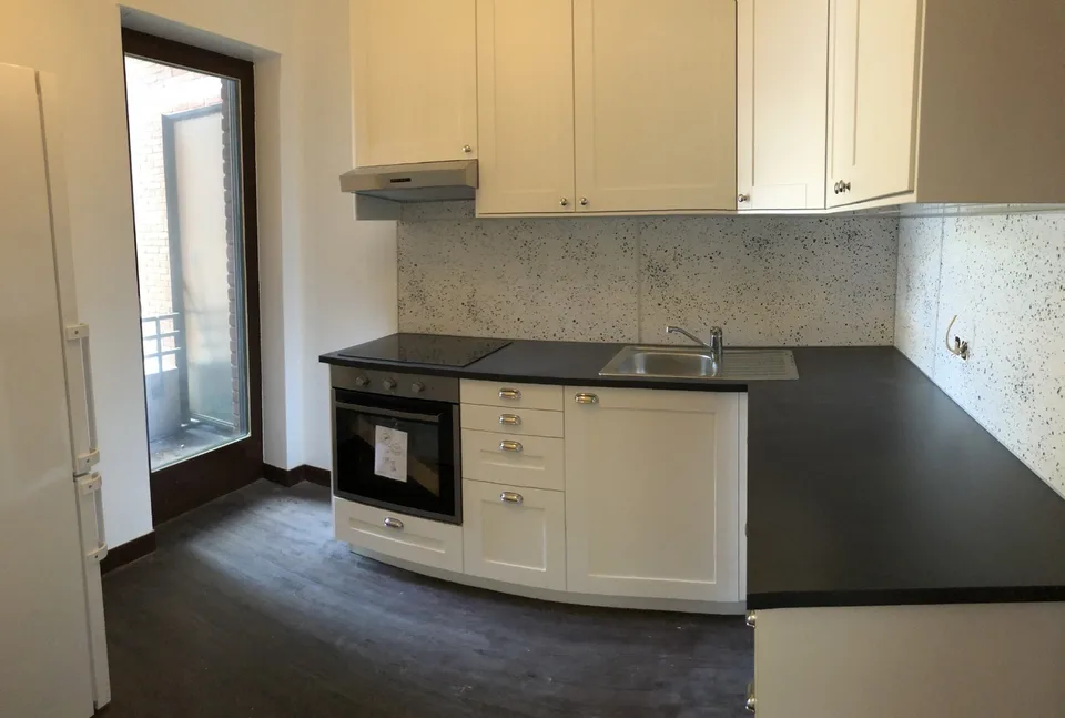 3.5 loc. ZONA CENTRALE VICINO ALLA STAZIONE CON VISTA – photo 4 sur 6