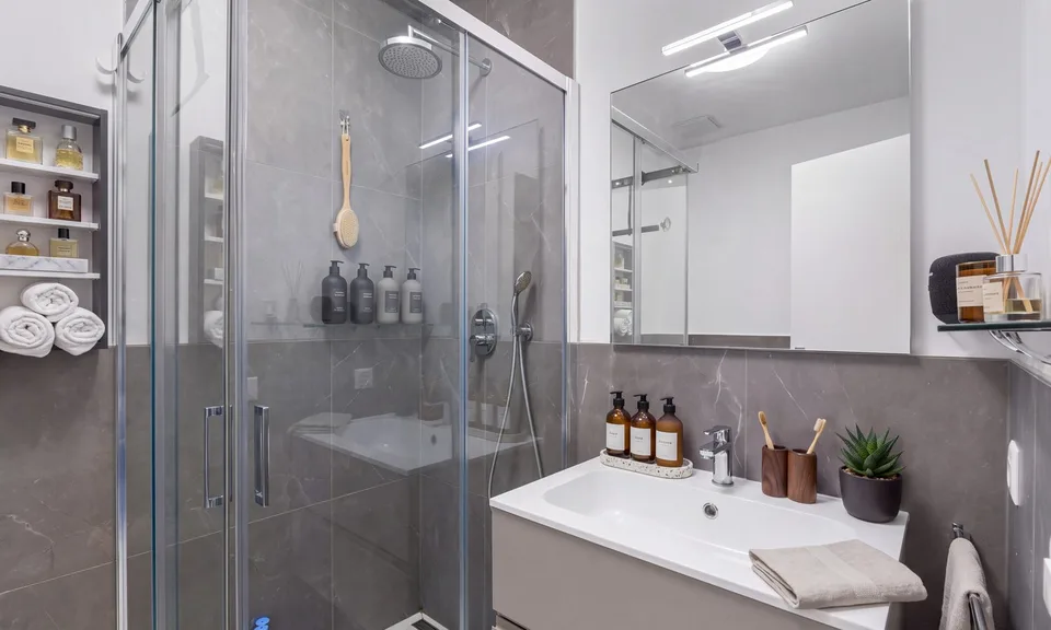 ELEGANTES UND MODERNES 4.5-ZIMMER-WOHNUNG IM OBERSTEN STOCK IN BALERNA – Foto 7 von 10