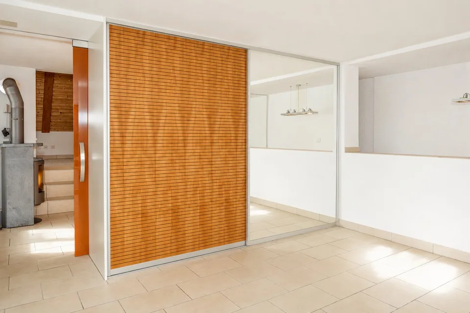 Appartamento a due livelli di 3,5 locali al piano terra e al 1° piano con balcone, garage e parcheggio esterno incluso – foto 6 di 13