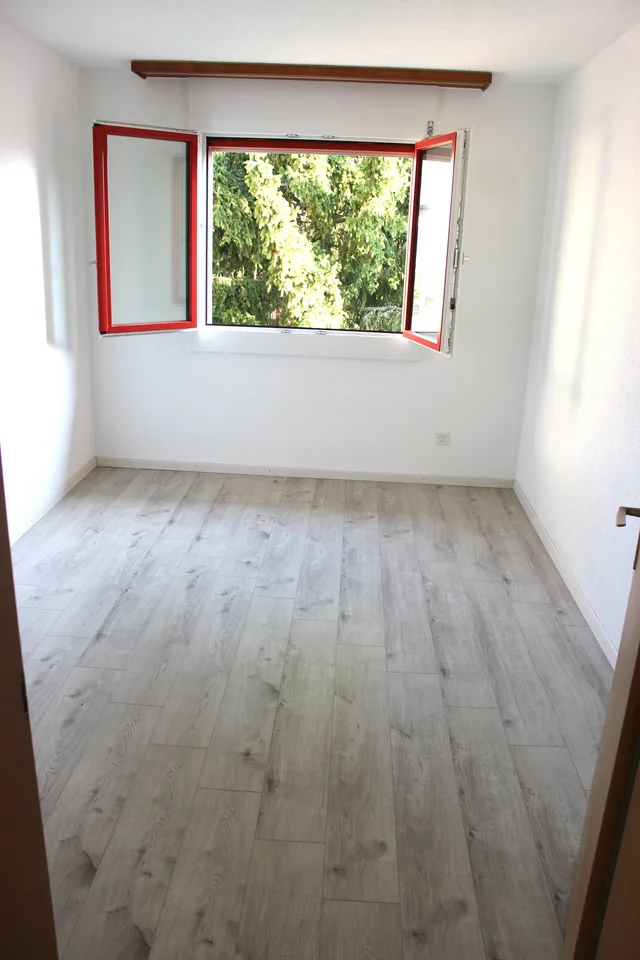 Einzugsbereite und neuwertige 4,5-Zimmer-Wohnung mit Balkon inkl. P in Tiefgarage – Foto 3 von 15