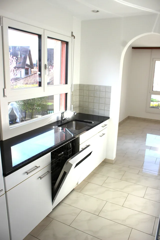 Einzugsbereite und neuwertige 4,5-Zimmer-Wohnung mit Balkon inkl. P in Tiefgarage – Foto 7 von 15