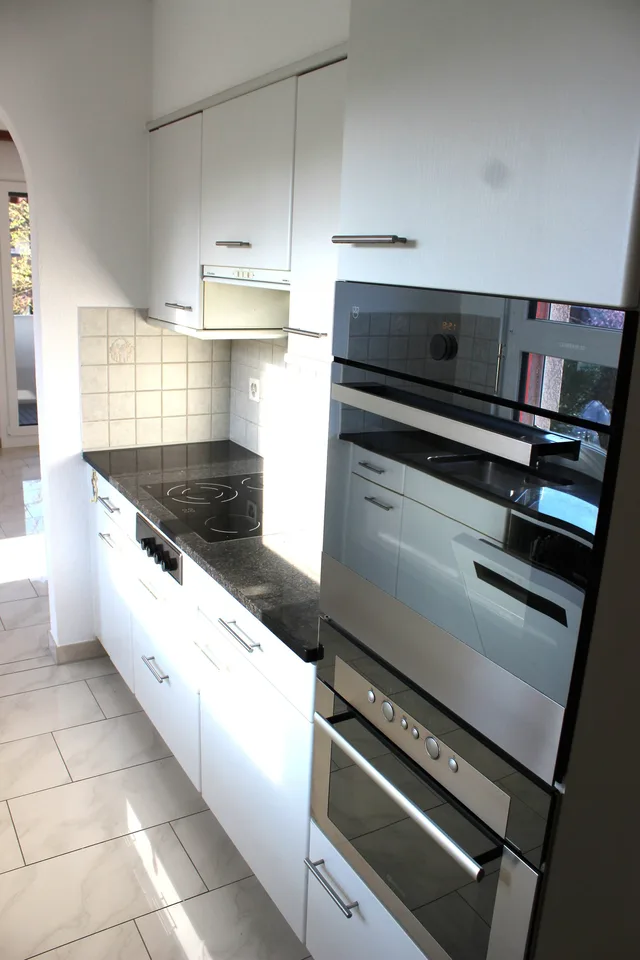 Einzugsbereite und neuwertige 4,5-Zimmer-Wohnung mit Balkon inkl. P in Tiefgarage – Foto 8 von 15