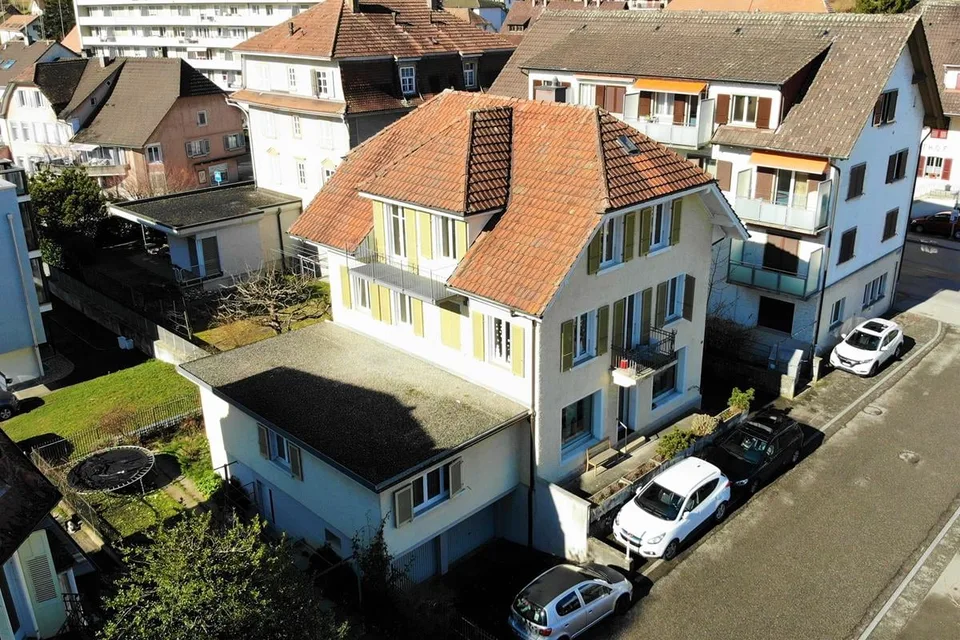 Renovated multi-family house with 4 units and 5% gross return – photo 17 of 17