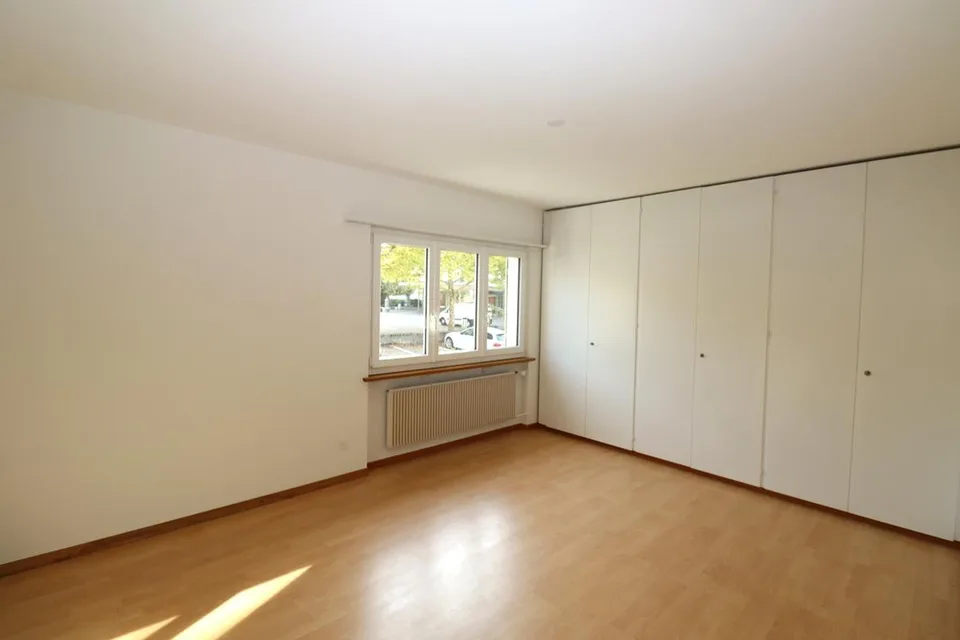 Renovated multi-family house with 4 units and 5% gross return – photo 5 of 17