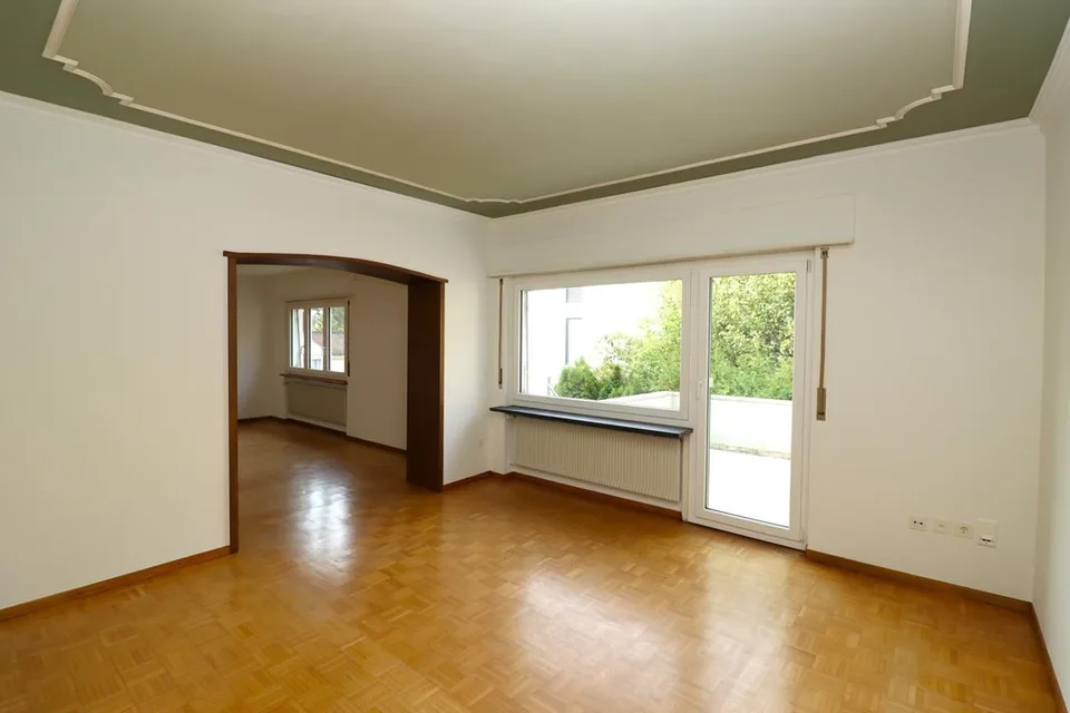 Renovated multi-family house with 4 units and 5% gross return – photo 2 of 17