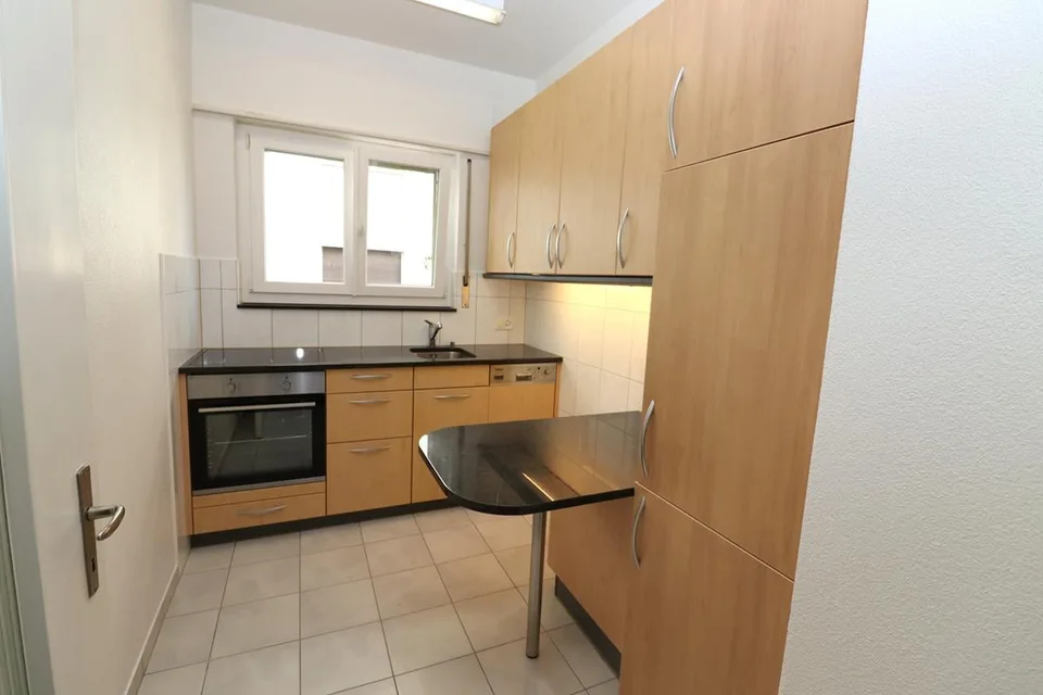 Renovated multi-family house with 4 units and 5% gross return – photo 3 of 17
