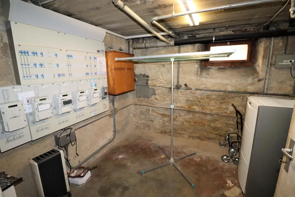 Renovated multi-family house with 4 units and 5% gross return – photo 15 of 17