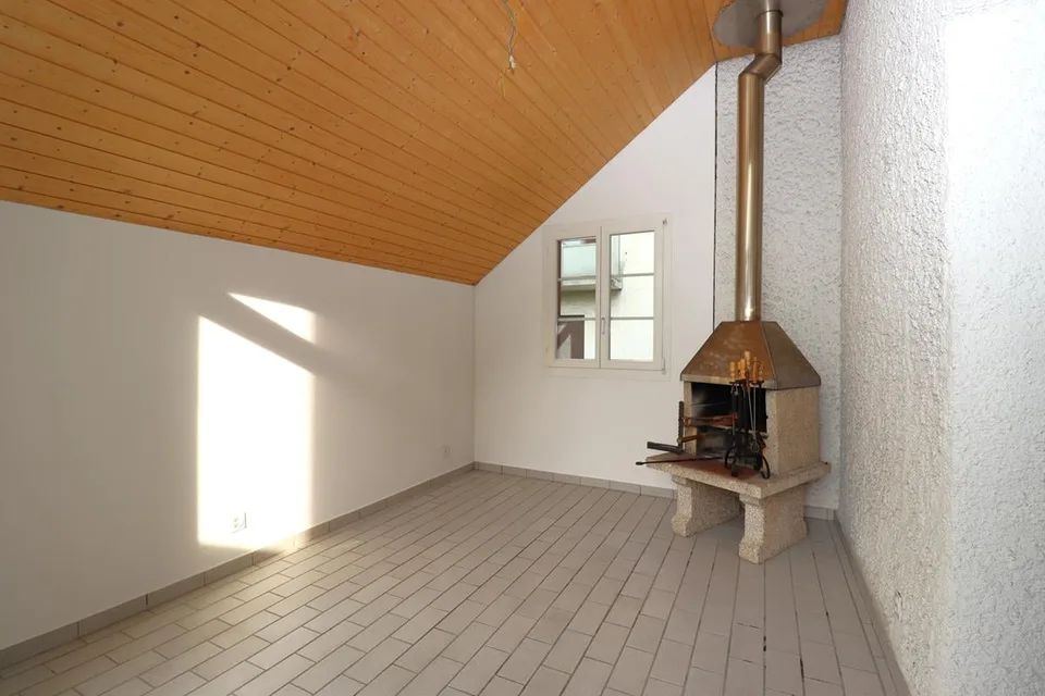 Renovated multi-family house with 4 units and 5% gross return – photo 7 of 17