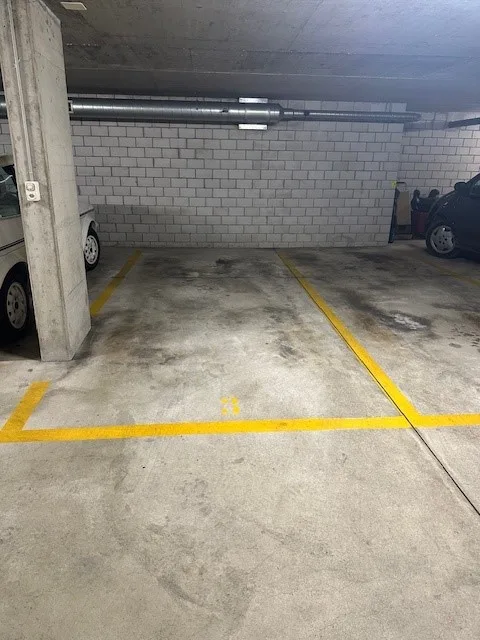 Clara-Quartier - Autoeinstellhallenplatz in geschlossenem Untergeschoss (Autolift) zu vermieten – Foto 4 von 4