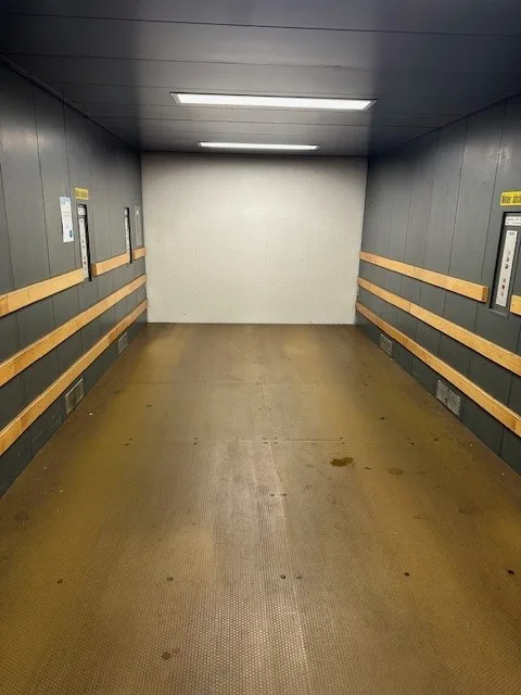 Clara-Quartier - Autoeinstellhallenplatz in geschlossenem Untergeschoss (Autolift) zu vermieten – Foto 3 von 4