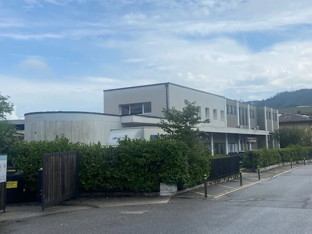 IMMEUBLE ARTISANAL ET COMMERCIAL INDÉPENDANT SPACIEUX À BALERNA – photo 9 sur 9