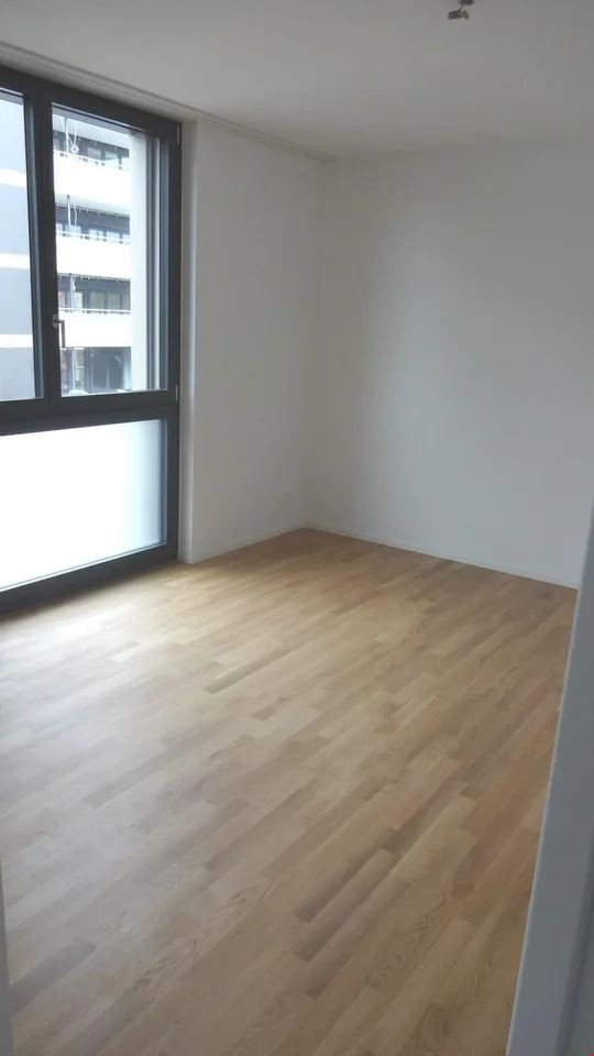Moderne 4.5-Zimmerwohnung mit grosszügigem Grundriss – Foto 10 von 12