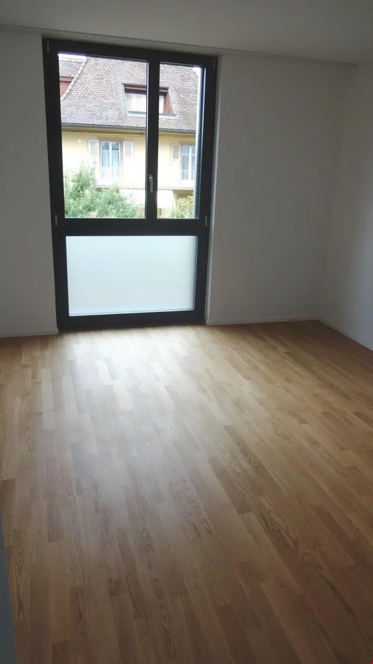 Moderne 4.5-Zimmerwohnung mit grosszügigem Grundriss – Foto 9 von 12
