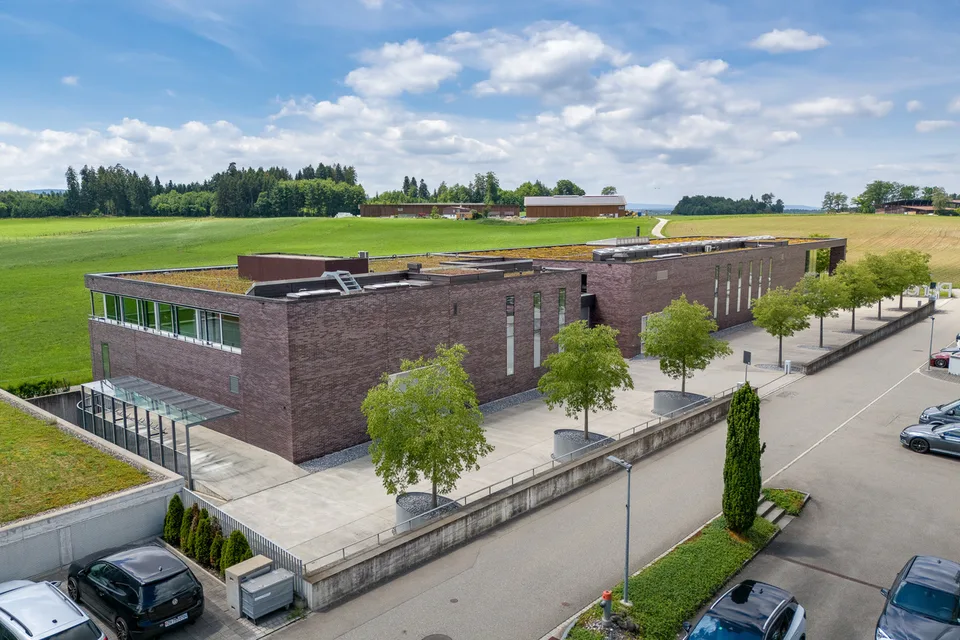 Hochwertige Büro- und Gewerbeliegenschaft – Foto 2 von 13