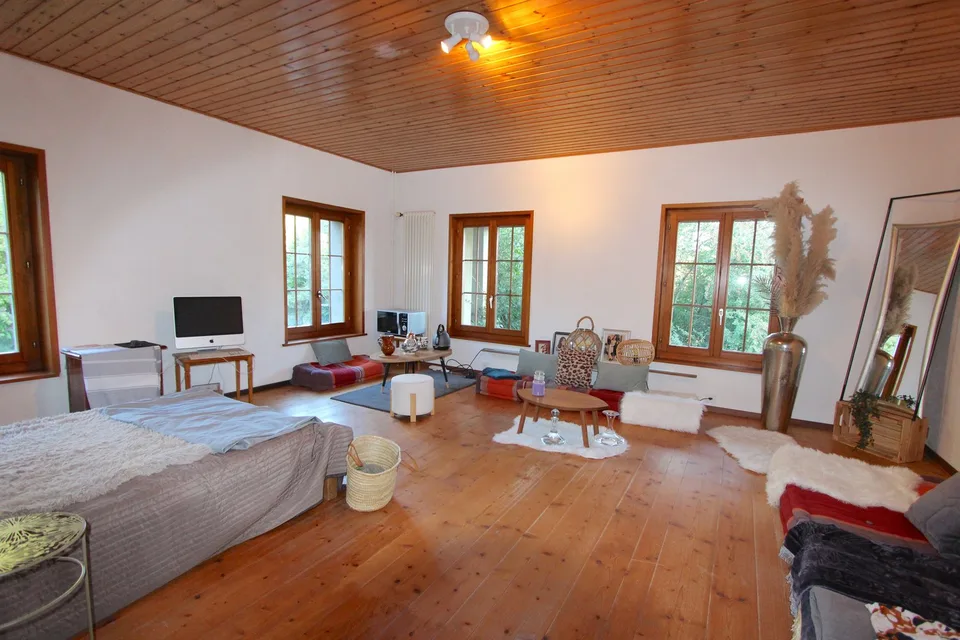 Wohnung mit privatem Grundstück von 2'126m2 - 165m2 Wohnfläche - 4 Schlafzimmer - 80 m² Dachboden – Foto 9 von 10