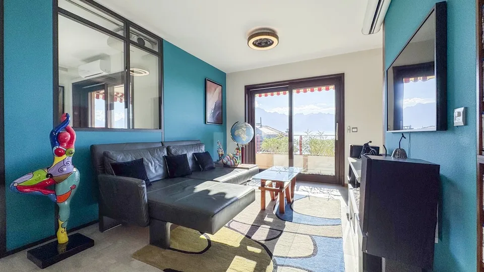 Schönes renoviertes Apartment mit Balkon und Panoramablick – Foto 3 von 13