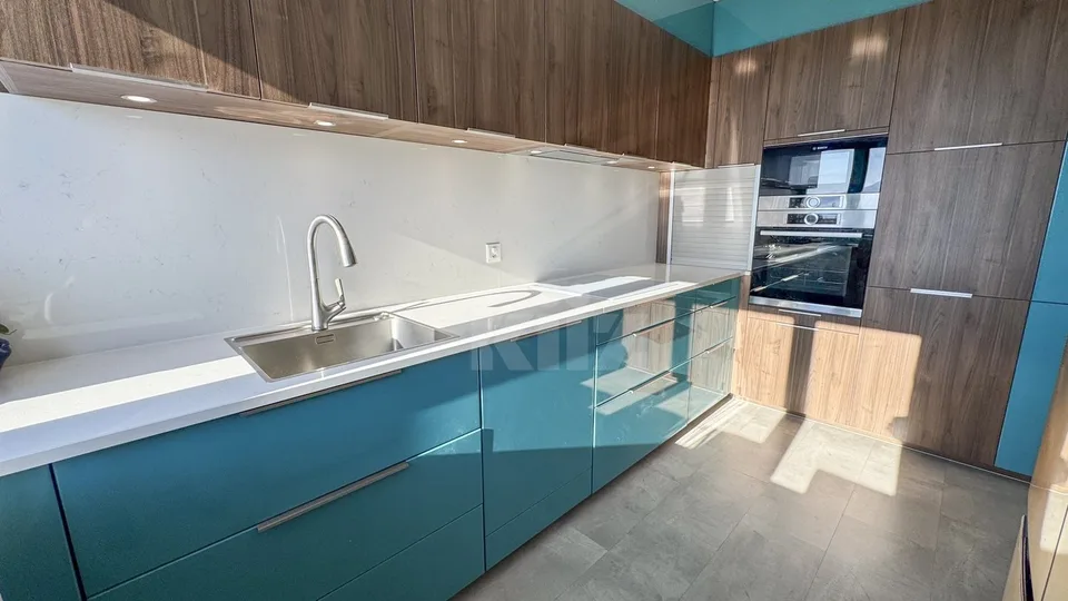 Schönes renoviertes Apartment mit Balkon und Panoramablick – Foto 7 von 13