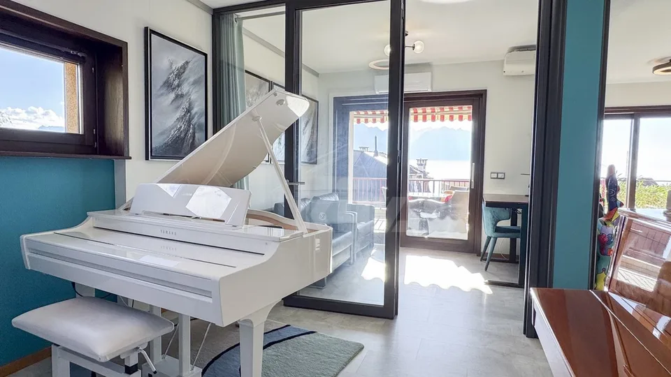 Schönes renoviertes Apartment mit Balkon und Panoramablick – Foto 9 von 13