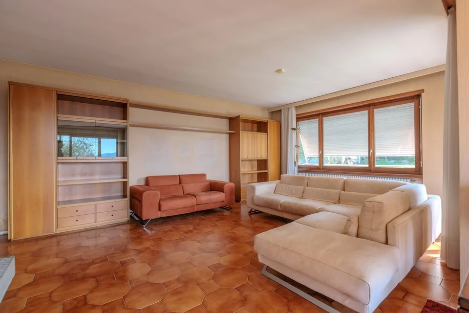 Villa mit 6,5 Zimmern, großem Garten und Privatsphäre in Corteglia – Foto 2 von 11