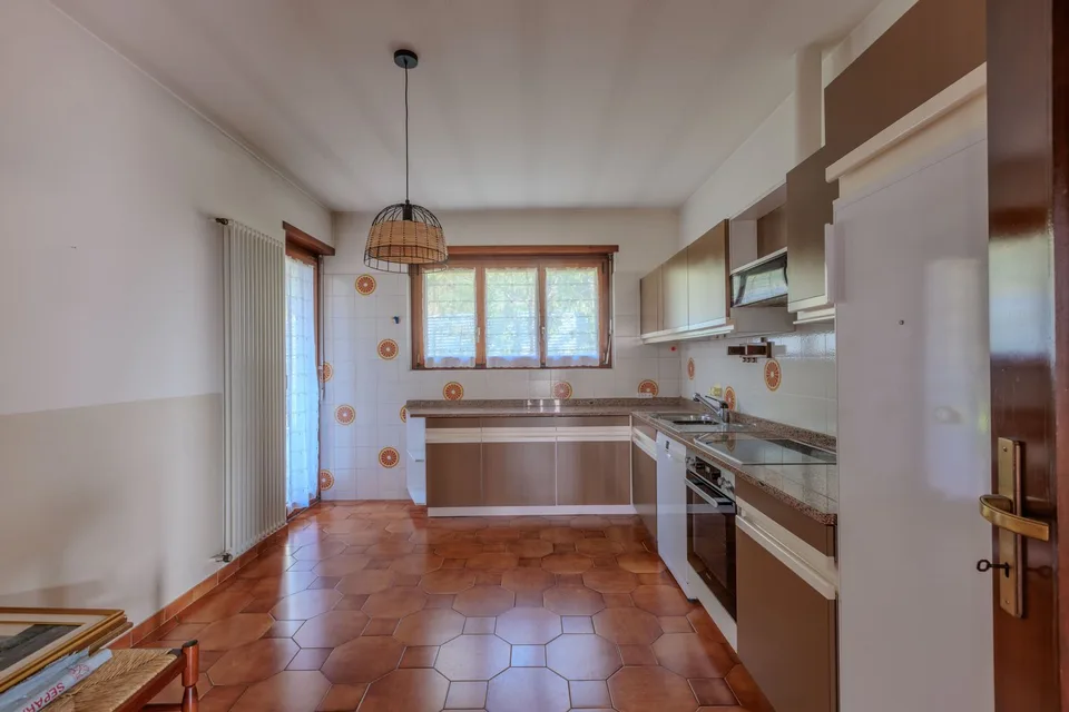 Villa mit 6,5 Zimmern, großem Garten und Privatsphäre in Corteglia – Foto 6 von 11