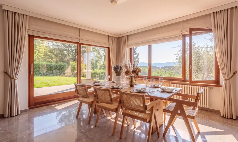 Villa mit 6,5 Zimmern, großem Garten und Privatsphäre in Corteglia – Foto 3 von 11