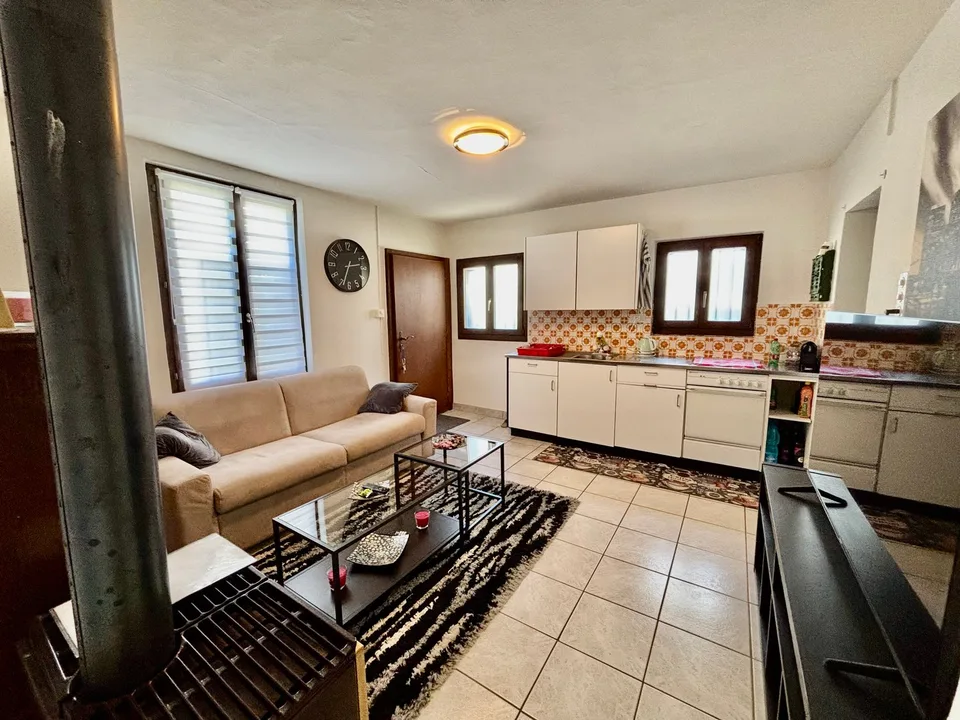 Historisches Haus mit Garten + Stall zur Renovierung + Garage in Breno – Foto 6 von 9