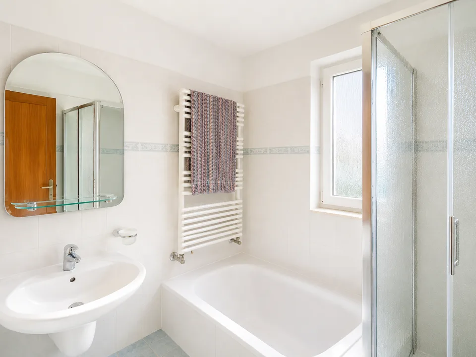 CASA BIFAMILIARE SU TRE PIANI – IDEALE COME ABITAZIONE O INVESTIMENTO, CON RENDIMENTO DEL 4% – foto 6 di 8