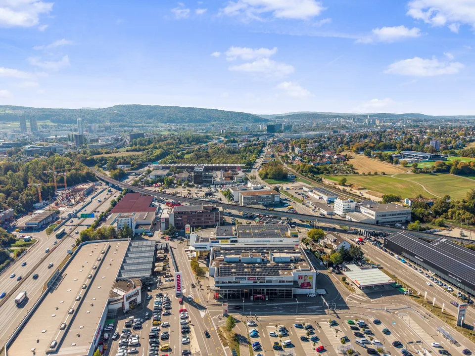 Retail in large format – 2,700 m² in Dietlikon – photo 3 of 5