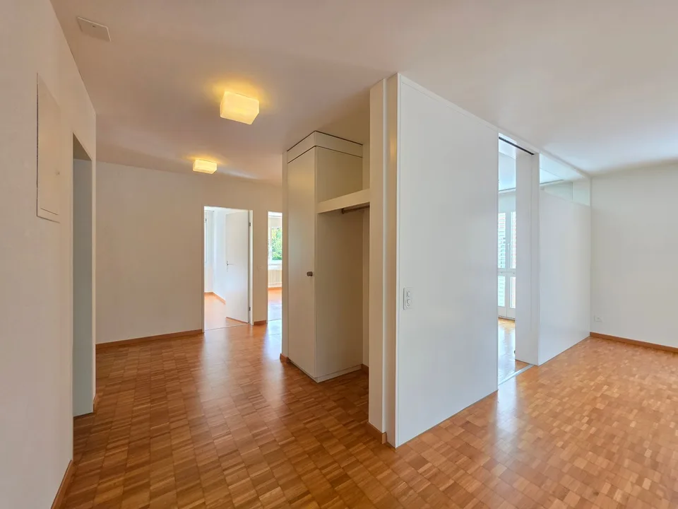 Gut gepflegte 4.5 Zimmerwohnung mit Balkon und schöner Aussicht! – Foto 16 von 18