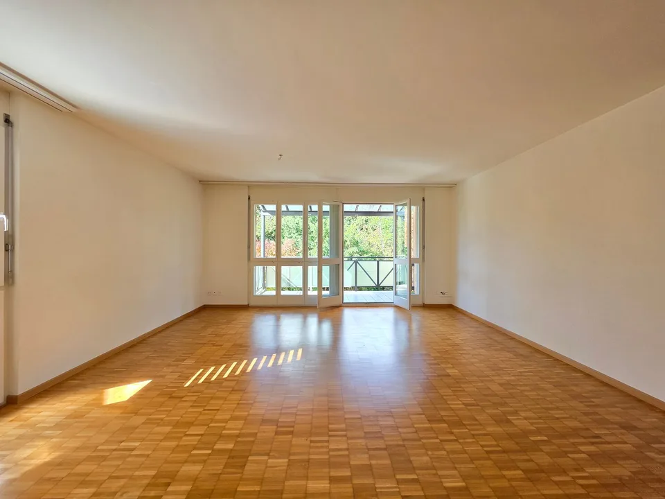 Gut gepflegte 4.5 Zimmerwohnung mit Balkon und schöner Aussicht! – Foto 10 von 18