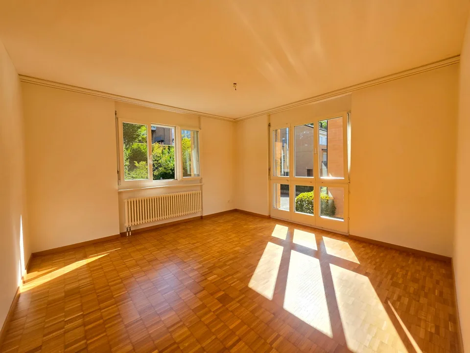 Gut gepflegte 4.5 Zimmerwohnung mit Balkon und schöner Aussicht! – Foto 14 von 18
