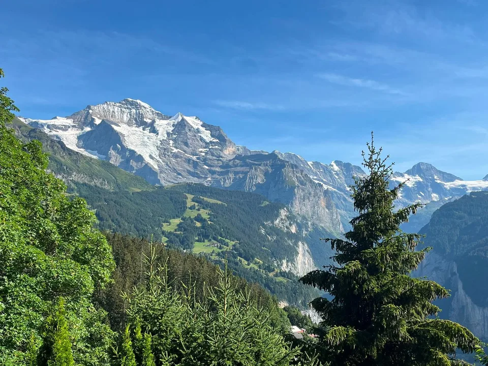 Magie de montagne dans un cadre panoramique de rêve à Wengen – photo 2 sur 4