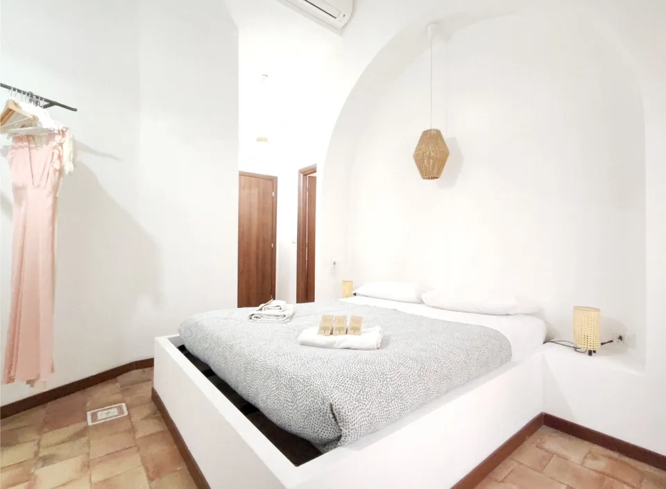 Renovated Three-Room Apartment with Balcony and Park in Milan – photo 7 of 9