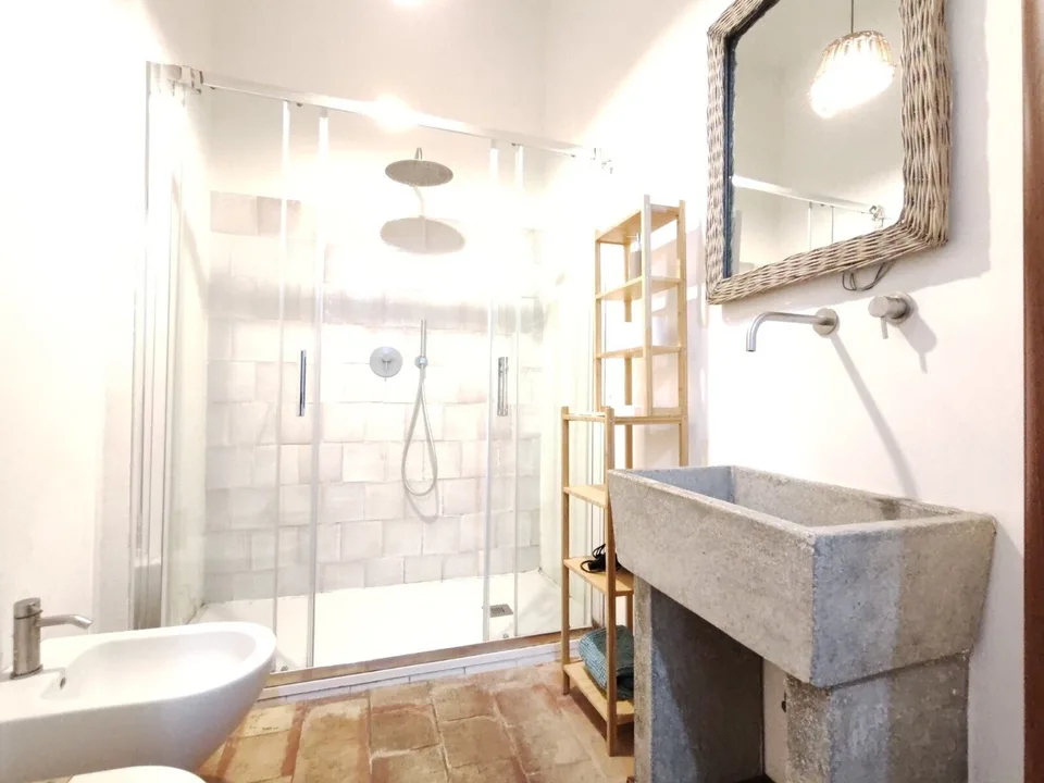 Renovated Three-Room Apartment with Balcony and Park in Milan – photo 6 of 9
