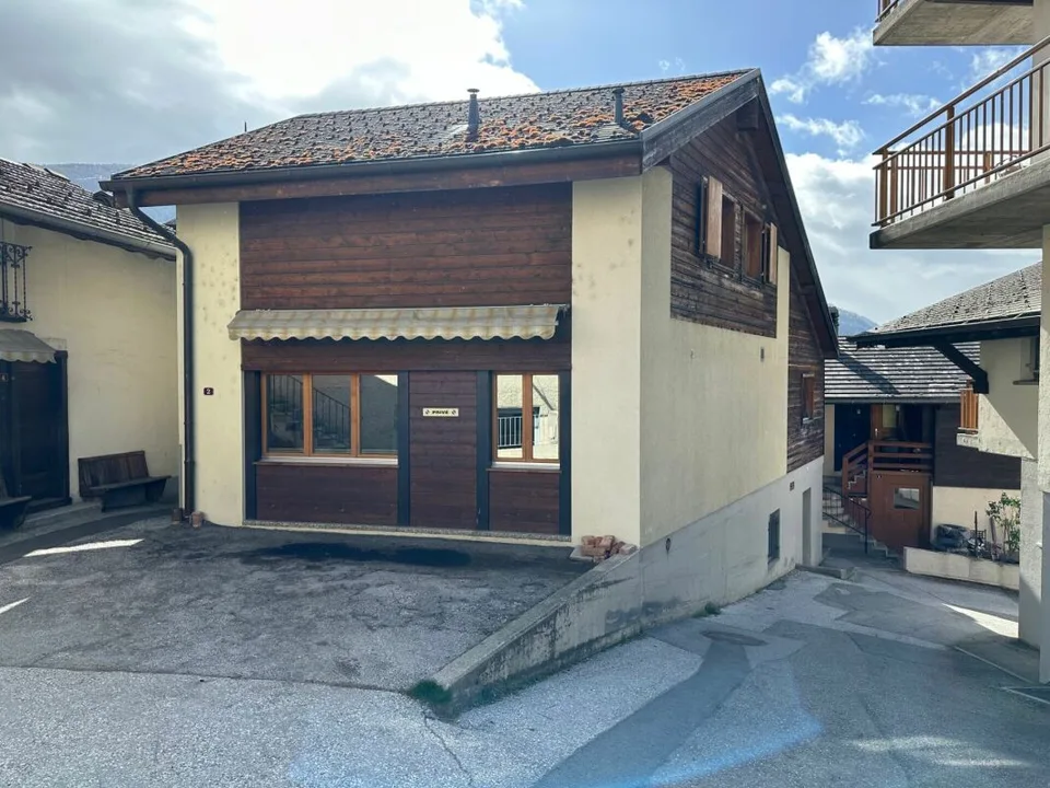 Vex - Charmant 2.5 pièces rénové avec terrasse – photo 5 sur 8