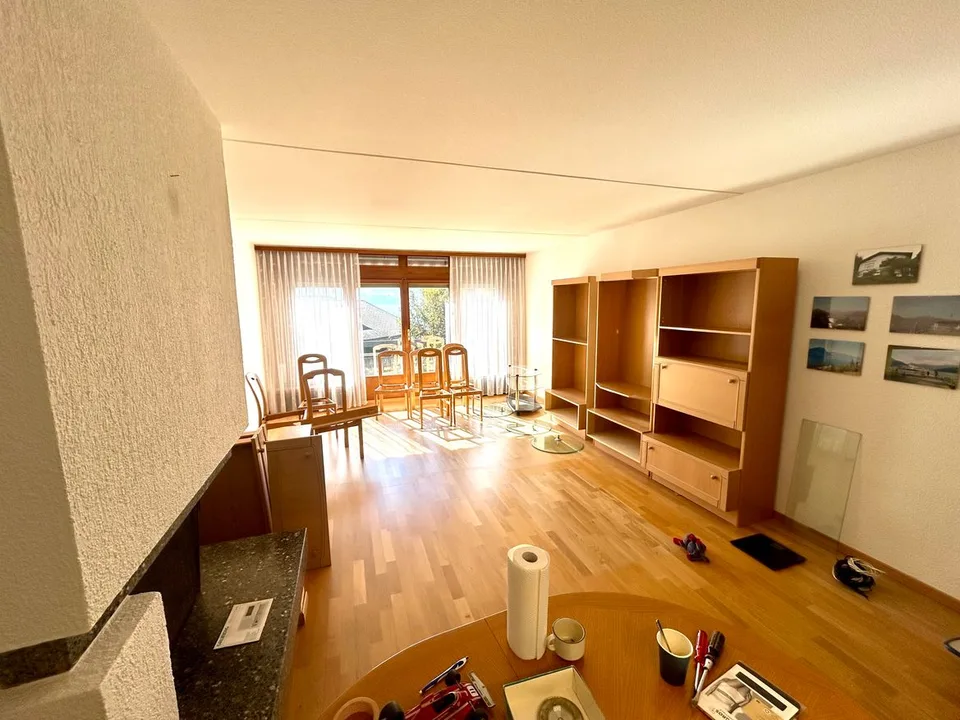 Charming 4.5-room apartment with lake view in Gunten – photo 3 of 11