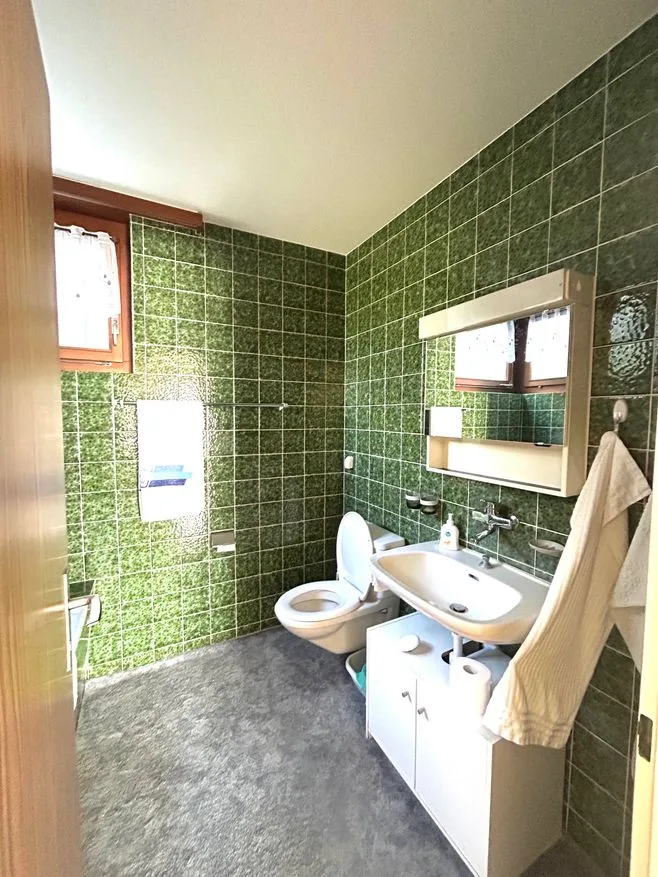 Charming 4.5-room apartment with lake view in Gunten – photo 10 of 11