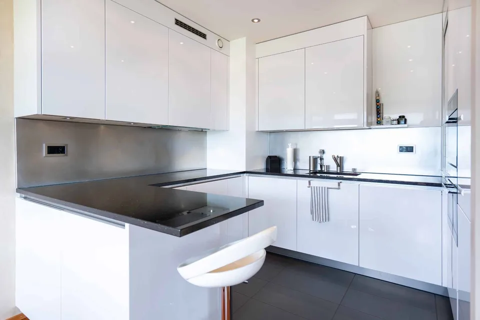 SUPERBES MOBILIERTES WOHNUNG LINKES UFER – Foto 3 von 10