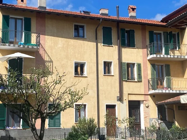 Appartement confortable de 2,5 pièces dans un rustico toscan à Stabio – photo 2 sur 12